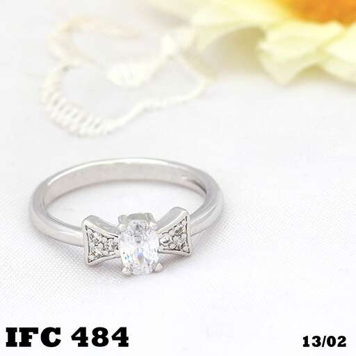 a diamond ring with a diamond and a flower.