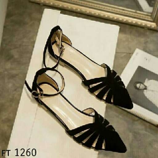 i'm not sure what these shoes are but they are in black and white.