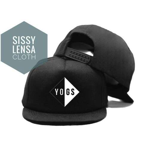 a hat that is made of % wool and cotton.