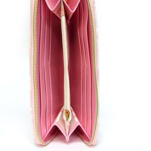 a small pouch for the bride to be carried