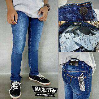 i'm not sure if i'm a fan of jeans, but i'm not sure what i'm doing.