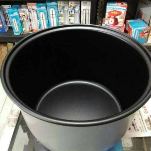a picture of a large black bowl on a shelf.
