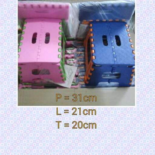 the blue house in the middle is a 3 inch long.