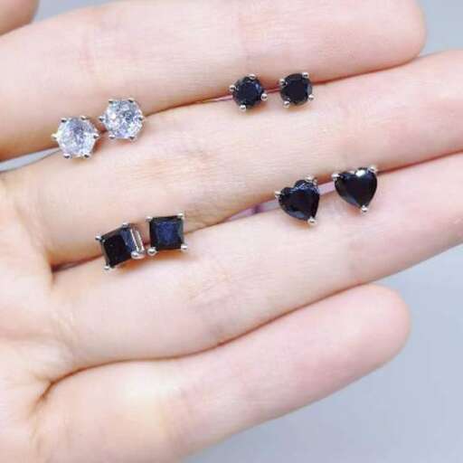a pair of diamond and diamond earrings