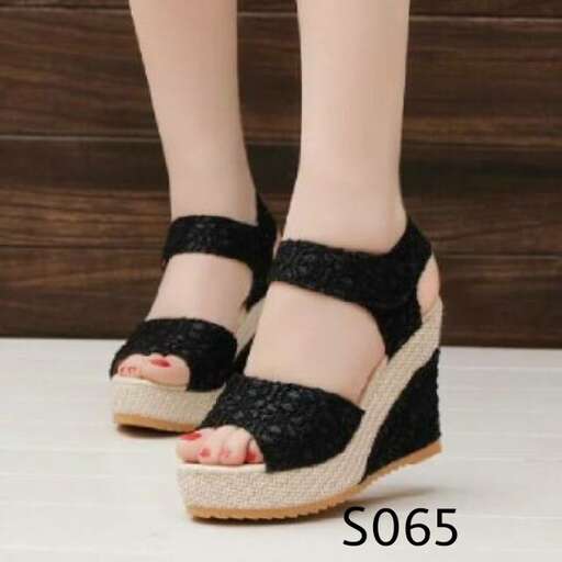 these sandals are made for walking.