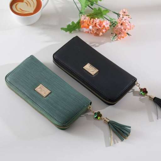 a small wallet with a flower in the middle and a flower in the middle.