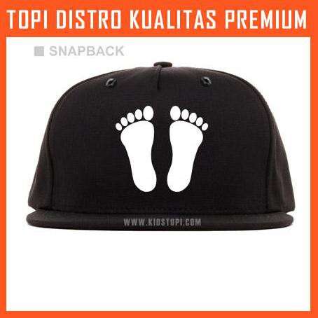 a cap with a picture of a baseball cap