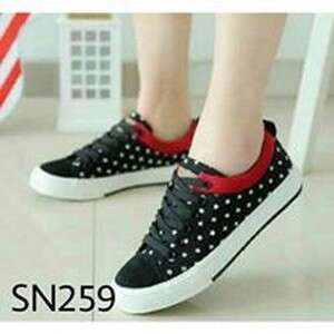 i love the black and red in this picture.