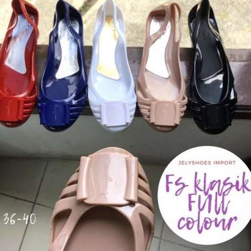 a picture of a pair of shoes.