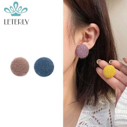 these earrings are made with a pair of round earrings.