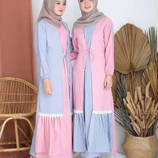 the girls in the traditional dress