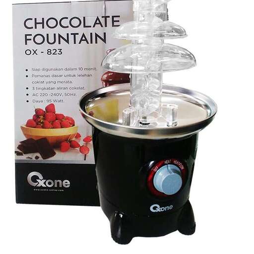 a glass ice cube with a glass top and a glass of water in it.