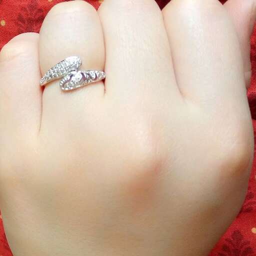 a close up of the hand of a woman's hand.