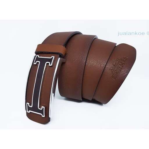 leather belt with the letter t on it.