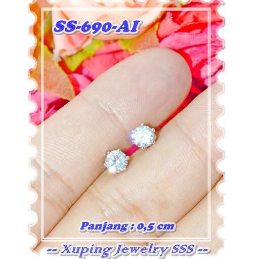 diamond ring in 18k yellow gold with pink roses and red roses.