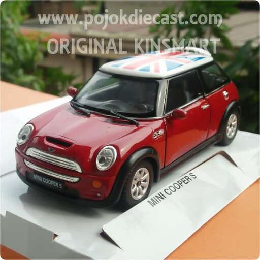 a mini cake made to look like a mini.