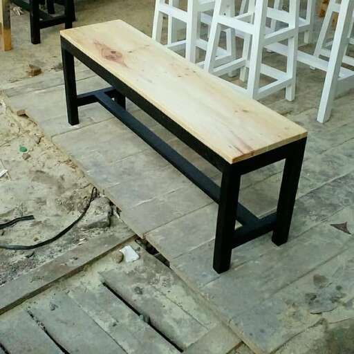 a bench made from pallets and pallets.