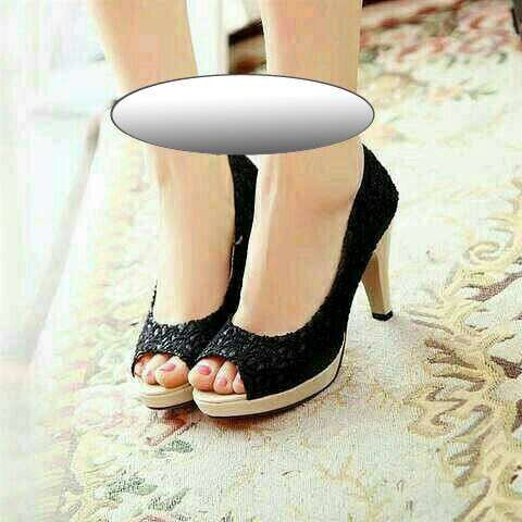 the mirror in the shoe