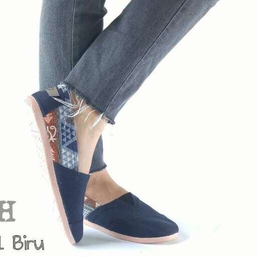 i'm not sure about the shoes but i love the look.