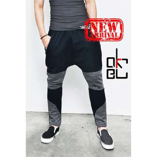 a pair of leggings with a black t - shirt and black leggings.