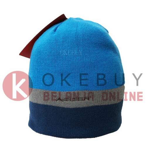 knitted cap with a zipper