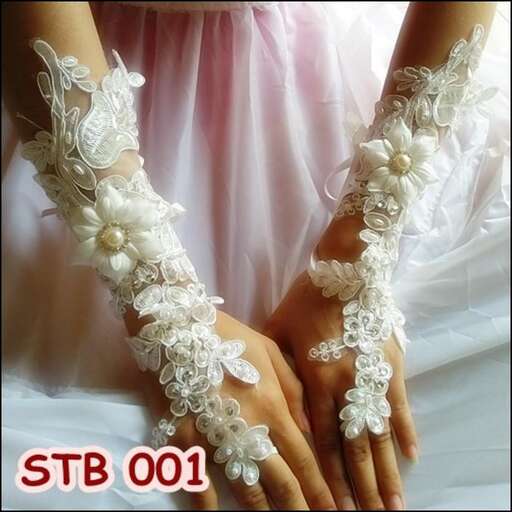 hand of a woman with flowers