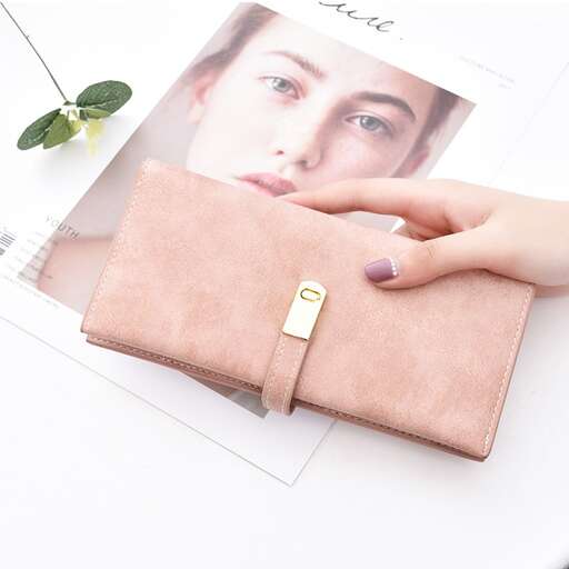 the wallet is a beautiful leather wallet with a zipper.