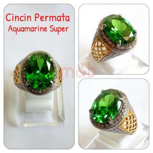 emerald ring with a green stone