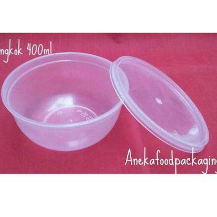 a plastic bowl with a lid and a plastic container.