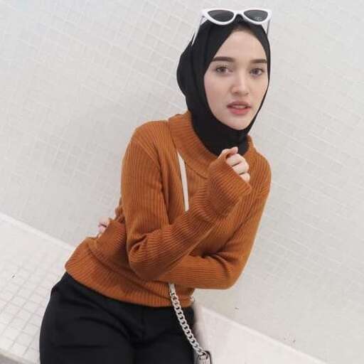 a woman wearing a scarf and head scarf