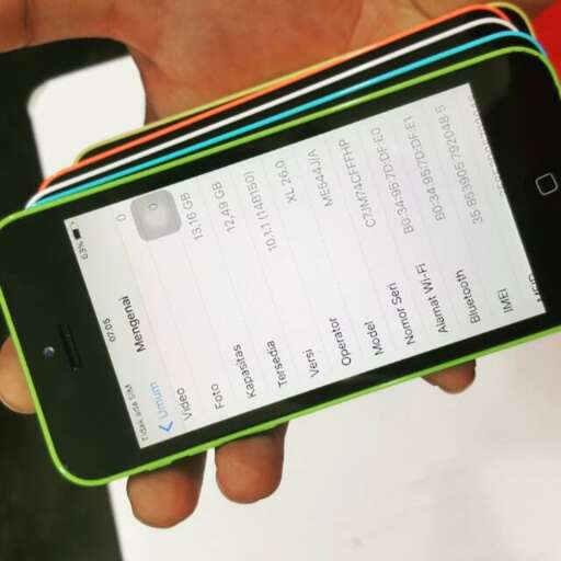 the app is displayed on a smartphone.