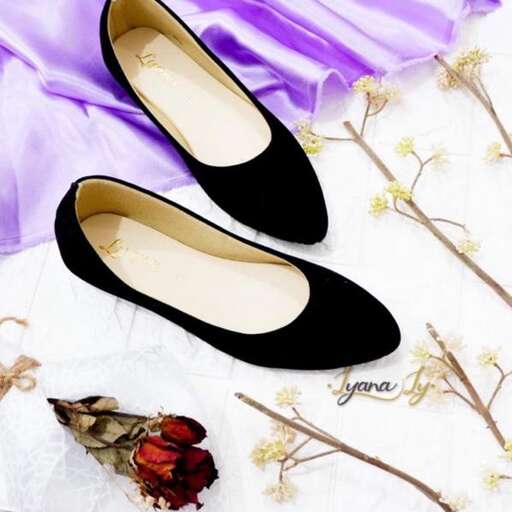 i love the idea of using black shoes.