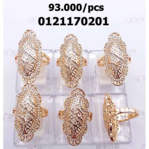 gold jewelry set in 18k gold with a touch of gold