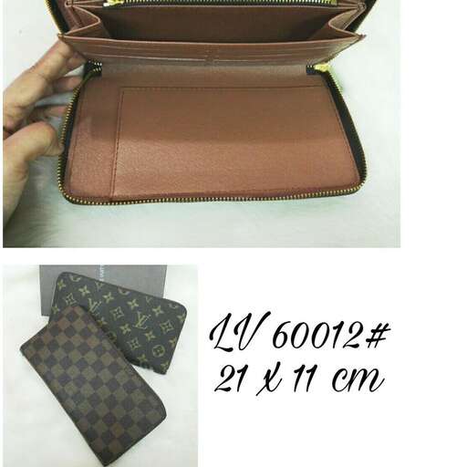 a small pouch with a tie inside of it.