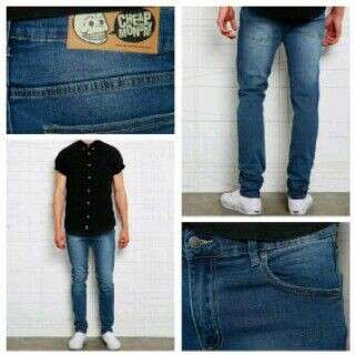 i'm not sure what these jeans are but they are cute.