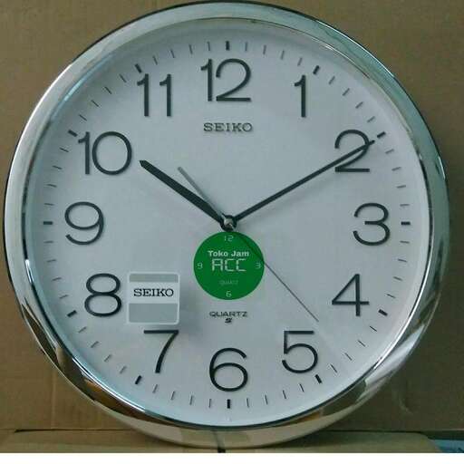 a clock with a green circle on the face.