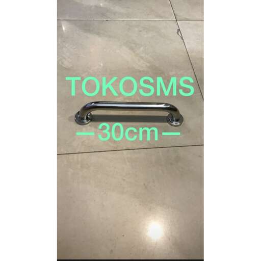 the metal plate is very shiny and looks like a metal.