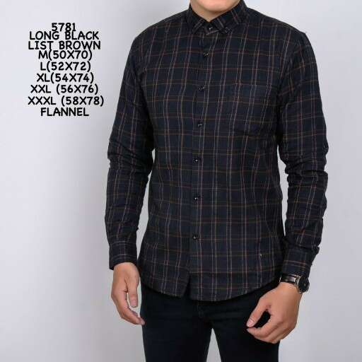 a man wearing a plaid shirt and jeans.