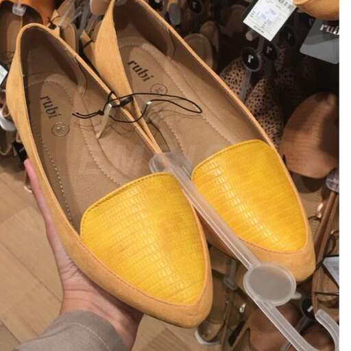 i'm not sure what these shoes are but they are cute.