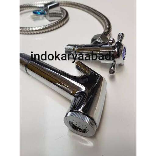 a close up of a silver chain and a silver chain