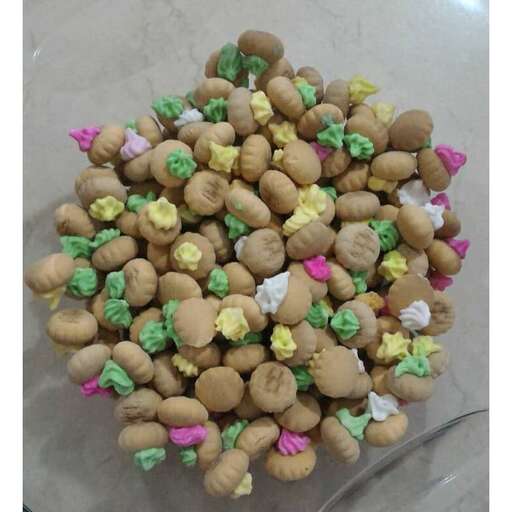 a bowl of mini marshmallows with a few tiny tiny tiny flowers.