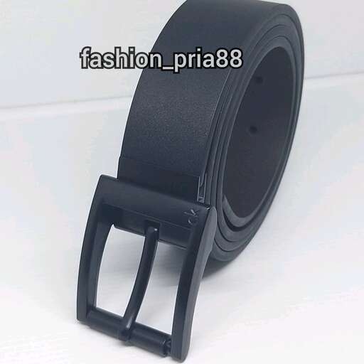 a black belt with a black band on it.