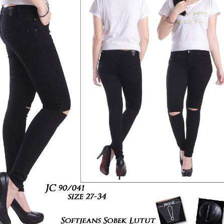 black skinny jeans with a white tee