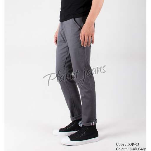 men's casual grey jeans with a black t - shirt and grey jeans