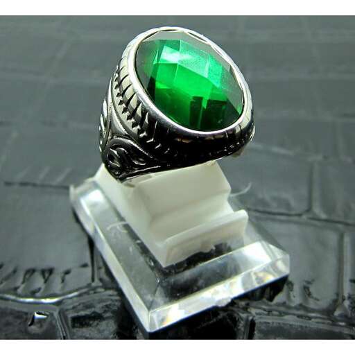 emerald ring in sterling silver with green glass