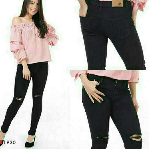 i love the pink and black of this outfit.