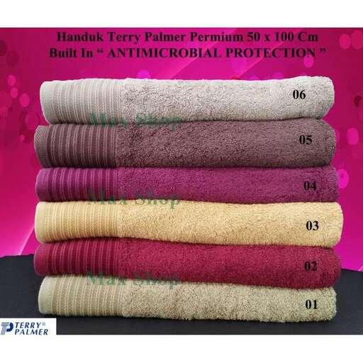 towels in the window of the hamster