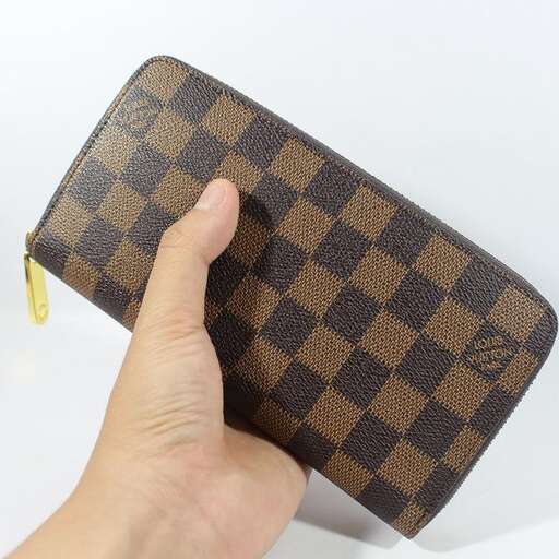 wallet with a zipper on the side