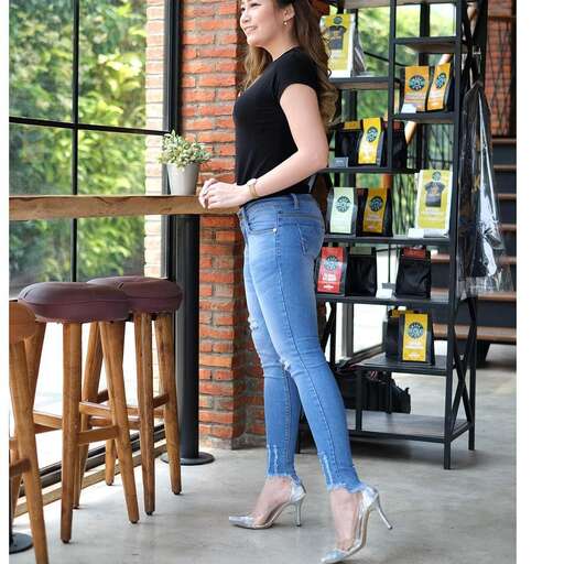 i love the look of these jeans.