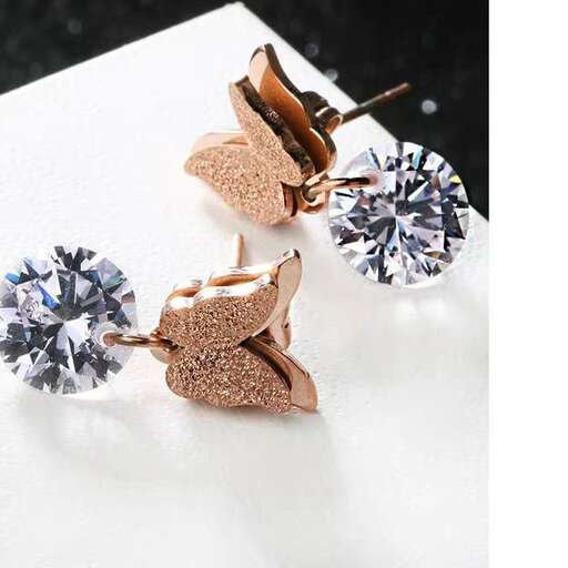 earrings with a pair of diamonds